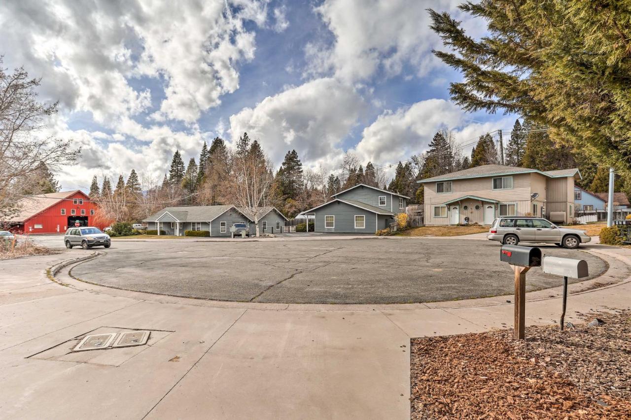 فيلا Mount Shasta Escape With Balcony About Walk To Dtwn المظهر الخارجي الصورة
